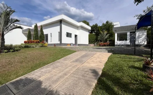 Venta casa campestre en el conjunto zinamayca-Armenia Quindío