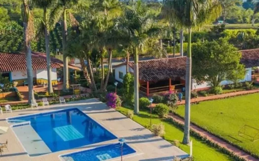 Finca hotel en venta en Armenia, Quindío – Vía Armenia–Tebaida