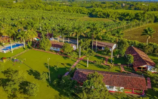 Finca hotel en venta en Armenia, Quindío – Vía Armenia–Tebaida